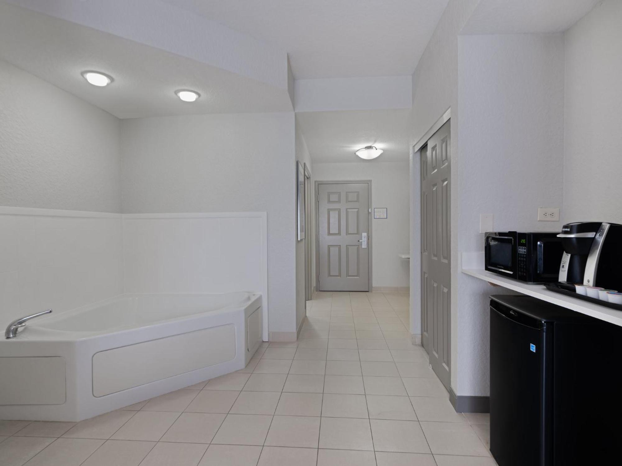 Holiday Inn Express & Suites Lakeland North I-4 By Ihg Esterno foto