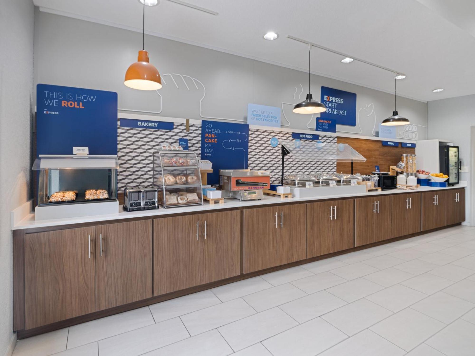 Holiday Inn Express & Suites Lakeland North I-4 By Ihg Esterno foto